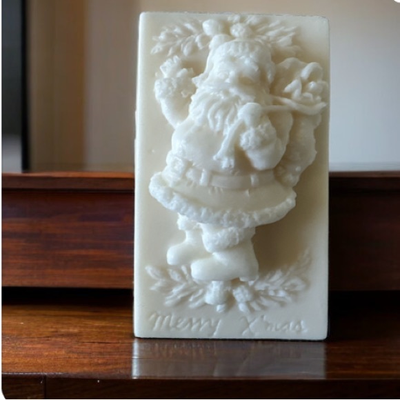 Hand Crafted Soap - Goats Milk & Vanilla - Santa Bar Soap - Picture 3 of 5
